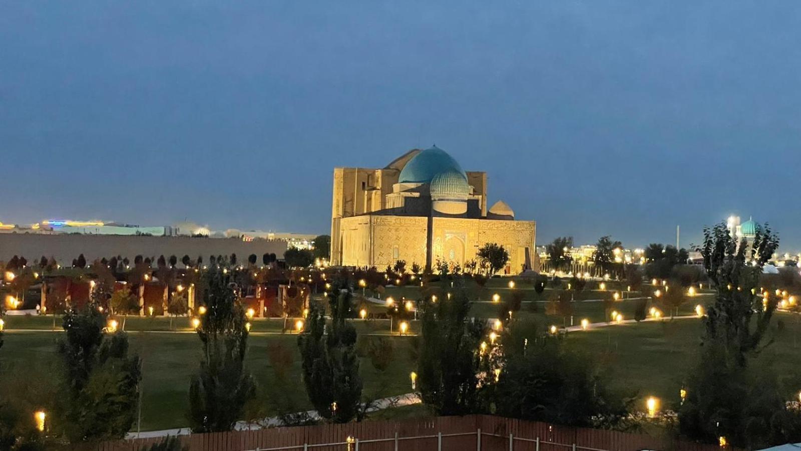 Yassy Hotel, Turkistan Esterno foto